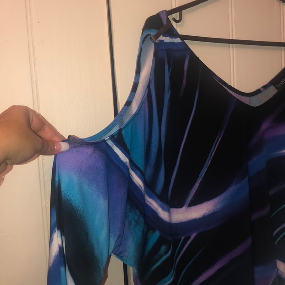 Frank Lyman Cold Shoulder Top - Picture 2 of 3